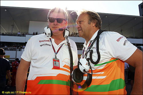 Роберт Фернли (справа) и Отмар Сафнауэр, операционный директор Force India