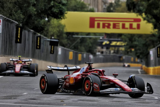 Машины Ferrari на трассе в Баку, фото XPB