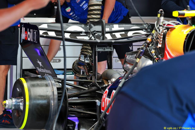 Заднее антикрыло Red Bull