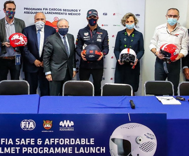 Карлос Слим, вице-президент FIA Хосе Абед, Жан Тодт, Серхио Перес, представитель Красного креста и Стефано Доменикали