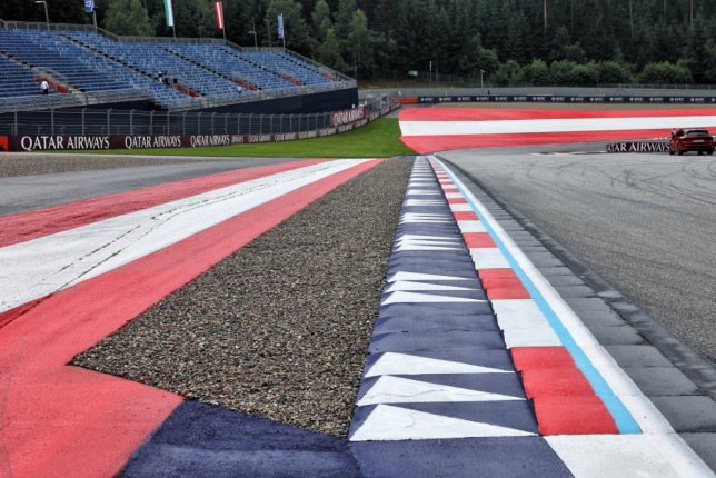 Гравийная полоса в конце круга на Red Bull RIng, фото XPB