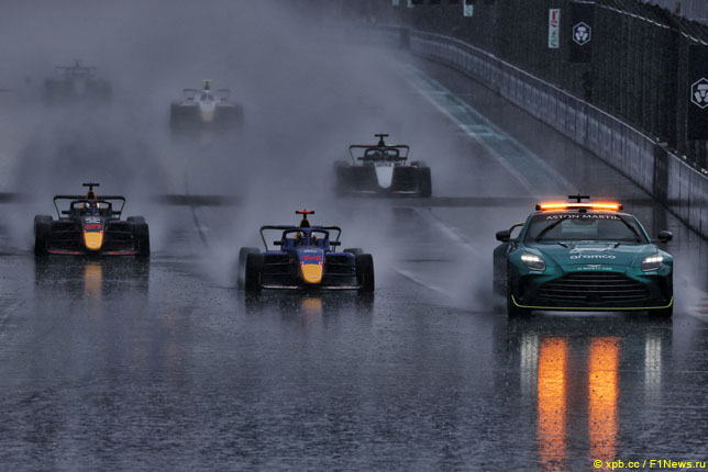 Дождь во время гонки F1 Academy