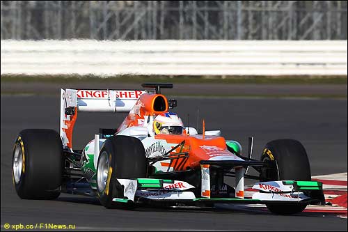 Пол ди Реста за рулем VJM05 в Сильверстоуне