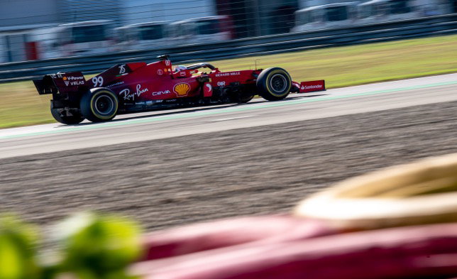 Антонио Джовинацци на заводском треке Ferrari во Фьорано, фото пресс-службы Ferrari
