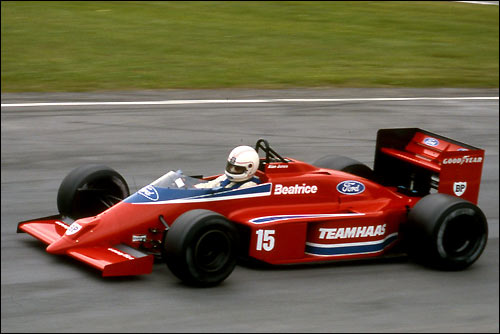 Алан Джон. Haas-Lola