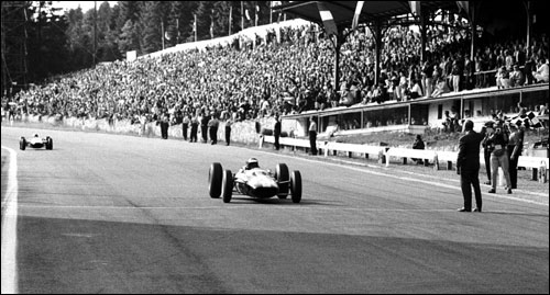 Победный финиш Джима Кларка на Гран При Бельгии 1964 года - Брюса МакЛарена шотландец опередил на последних метрах 