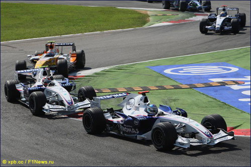 Пилоты BMW Sauber Ник Хайдфельд и Роберт Кубица закончили Гран При Италии 2007 года четвертым и пятым