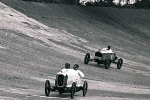 Fronty Ford Альфреда Мосса (№8) на овале в Бруклендсе, 1926 год 