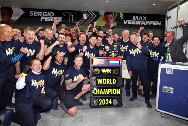 Команда Red Bull Racing отмечает чемпионский титул Макса Ферстаппена, фото XPB