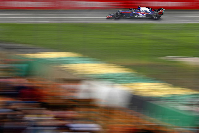 Брендон Хартли за рулём STR13 на трассе в Мельбурне