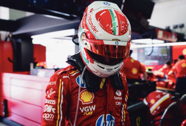 Шарль Леклер в боксах Ferrari в Имоле, фото пресс-службы Ferrari