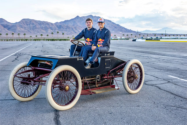 Макс Ферстаппен и Арвид Линдблад за рулём Ford Sweepstakes 1901 года