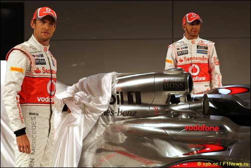Дженсон Баттон и Льюис Хэмилтон на презентации McLarem MP4-27
