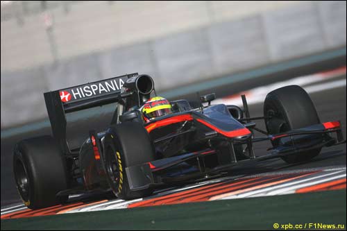 Пастор Мальдонадо за рулём HRT F1