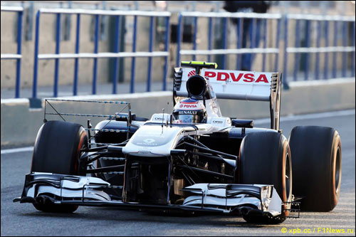 Пастор Мальдонадо за рулем FW34