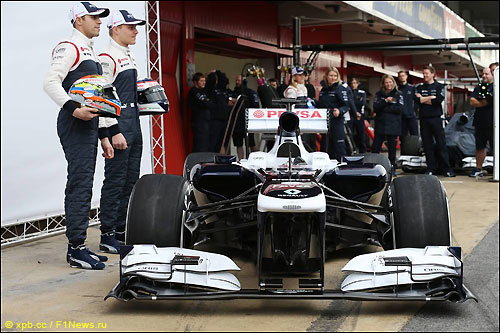 Гонщики Williams на презентации FW35