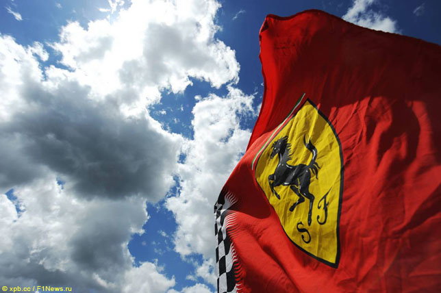Флаг Ferrari