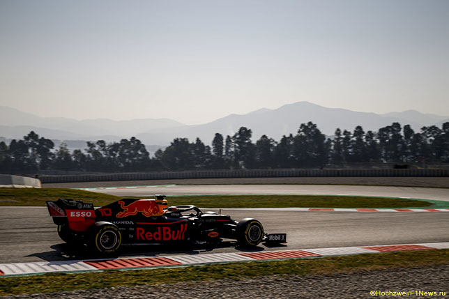 Пьер Гасли за рулём RB15 на предсезонных тестах в Барселоне