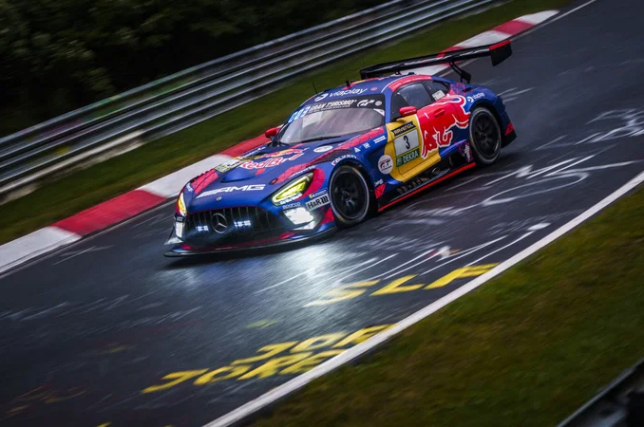 Mercedes экипажа Макса Ферстаппена на Нюрбургринге, фото Red Bull