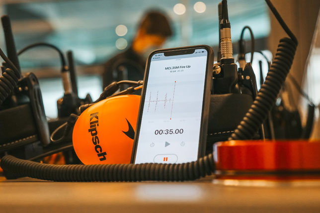 Запуск двигателя на McLaren MCL345M