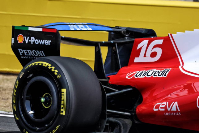 Заднее крыло Ferrari в положении Straight Mode, фото XPB