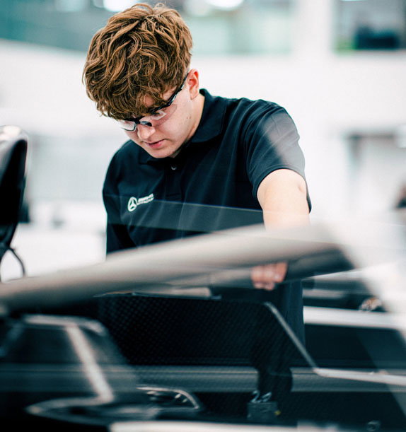Первые изображения деталей Mercedes W14