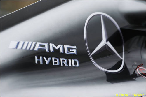 Логотип Mercedes