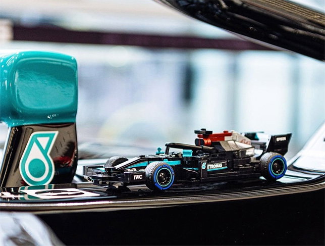 Модель машины Mercedes W12