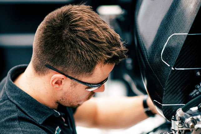 Первые изображения деталей Mercedes W14
