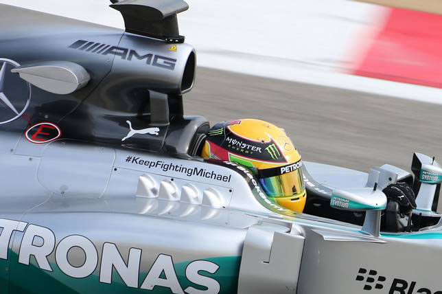 Сообщение #KeepFightingMichael на машине Льюиса Хэмилтона, 2014 год