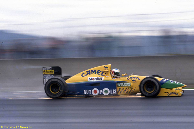 Михаэль Шумахер за рулём Benetton B191 на трассе в Барселоне в 1991 году