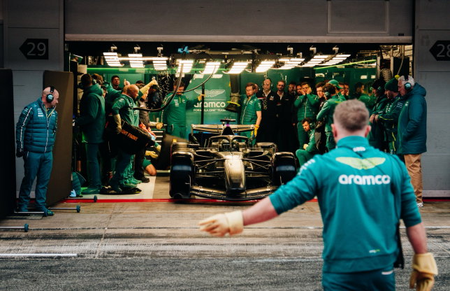Первый выезд AMR26 на трассу в Барселоне, фото пресс-службы Aston Martin F1