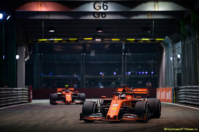 Гонщики Ferrari на трассе Гран При Сингапура