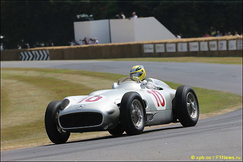 Нико Росберг за рулём Mercedes W196 на Фестивале скорости в Гудвуде, 2013 год