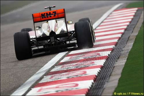 Педро де ла Роса за рулем F112