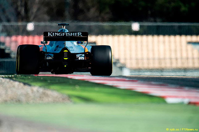 Серхио Перес за рулём Force India VJM10 в Барселоне