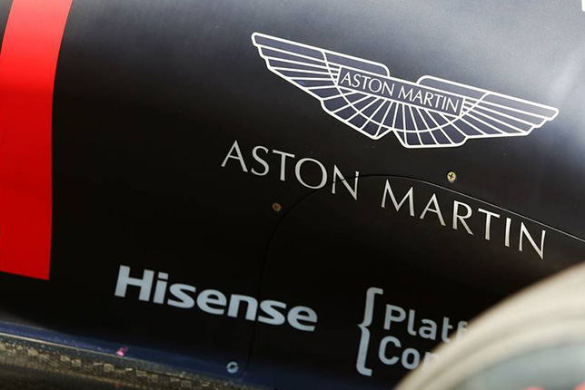 Логотип Aston Martin на машине Red Bull Racing, 2016 год