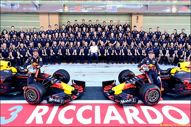 Групповая фотография Red Bull Racing