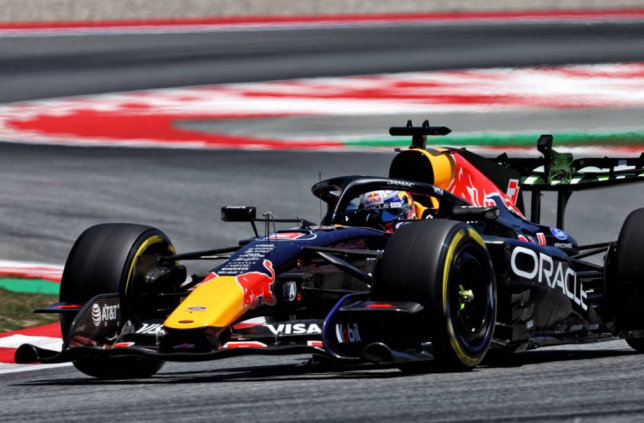 Макс Ферстаппен за рулём RB22 c силовой установкой Red Bull Ford DM01, фото XPB