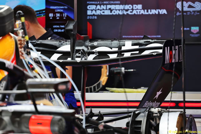 Заднее антикрыло Red Bull
