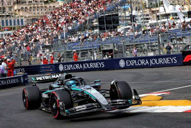 Джордж Расселл за рулём Mercedes W16 на трассе в Монако, фото XPB