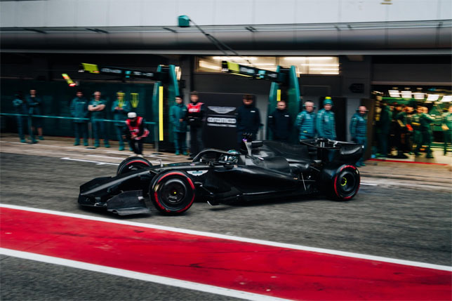 Лэнс Стролл за рулём Aston Martin AMR26