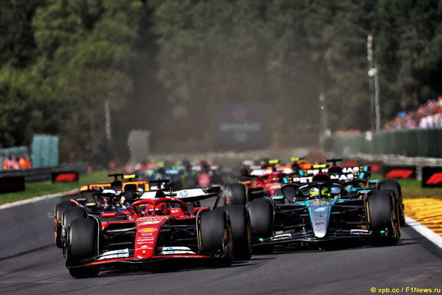 Шарль Леклер лидирует в Гран При Бельгии
