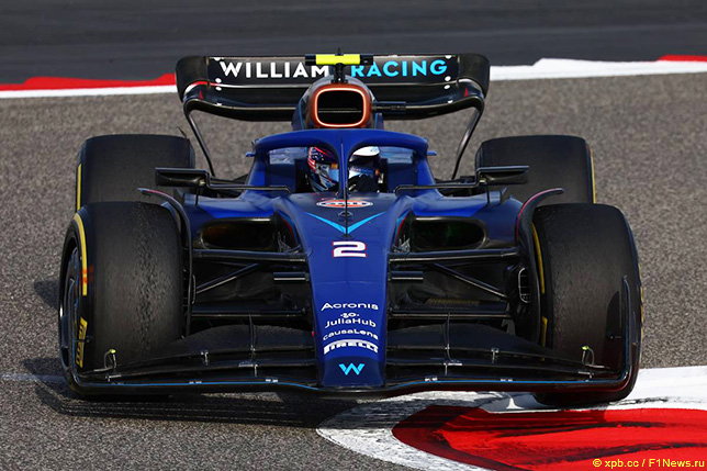 Логан Сарджент за рулём FW45 на трассе в Бахрейне
