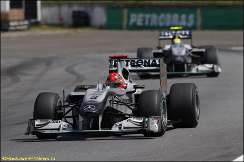 Михаэль Шумахер за рулём Mercedes GP на Гран При Бразилии 2010 года