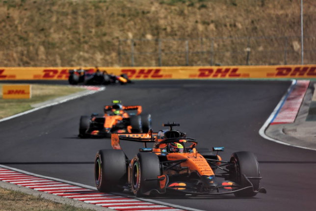 Машины McLaren на трассе Гран При Венгрии, фото XPB