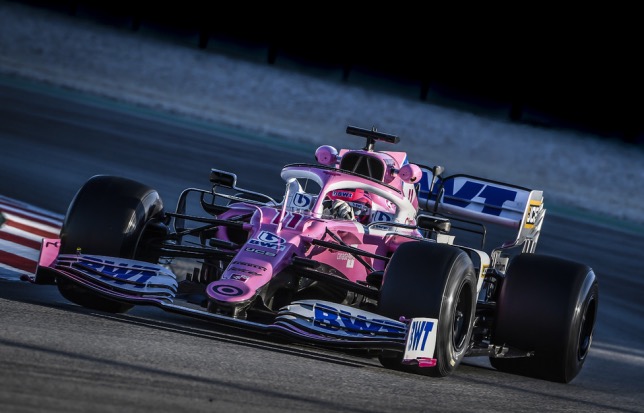Серхио Перес за рулём новой машины Racing Point на предсезонных тестах в Барселоне