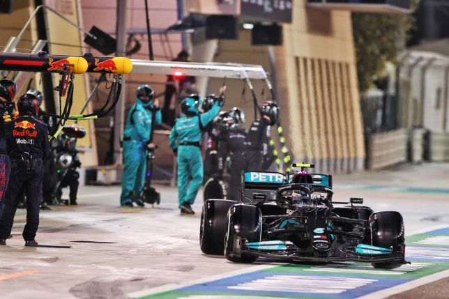  Mercedes номер 77, машина Валттери Боттаса